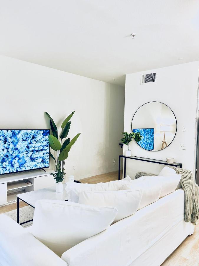 Lovely 2-story 2-bedroom Unit With Free Secure Parking Appartamento