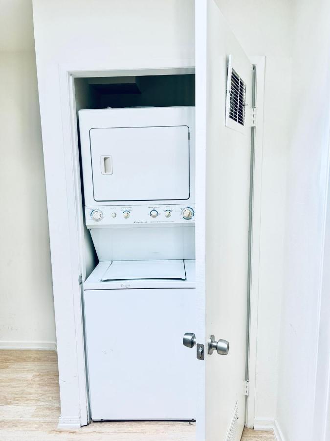 Appartamento Lovely 2-story 2-bedroom Unit With Free Secure Parking Los Angeles